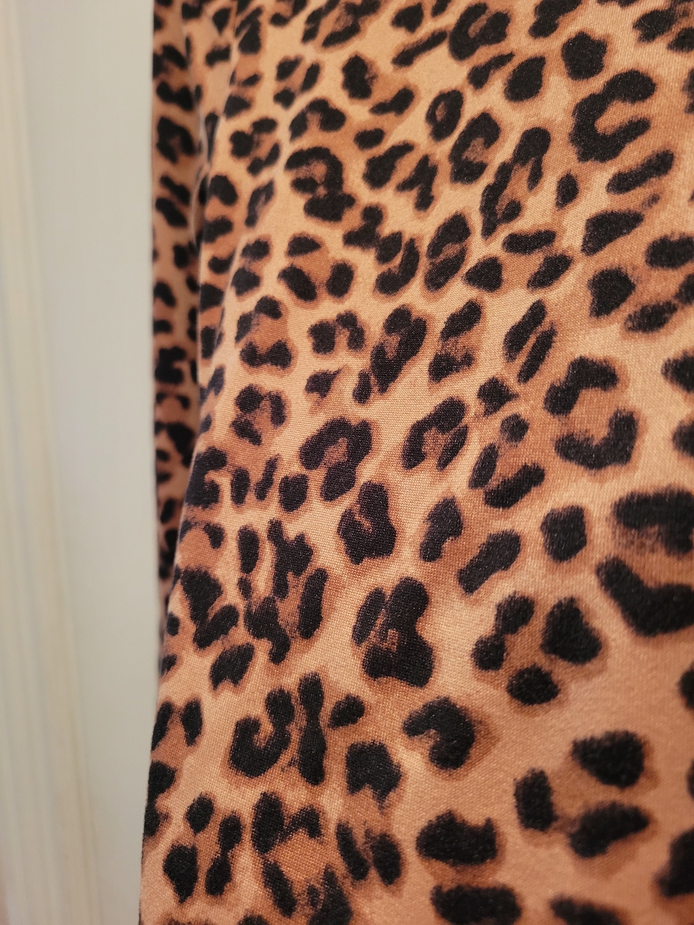 Vine and Valley Leopard Print Velvet Soft Long Sleeve Top Square Neck M - Picture 7 of 7